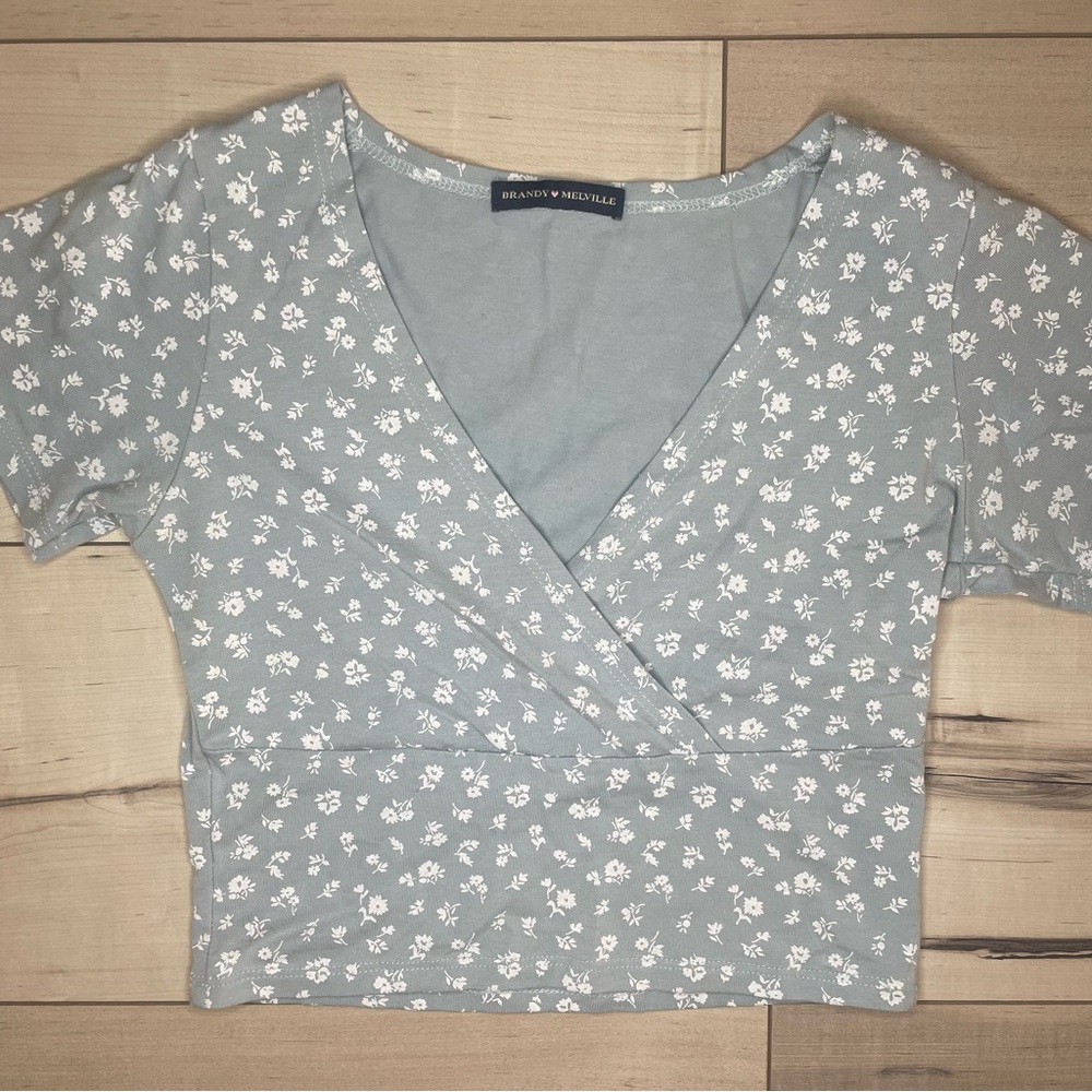 Brandy Melville Cottagecore Blue and White Floral Crop Top - Picture 2 of 3